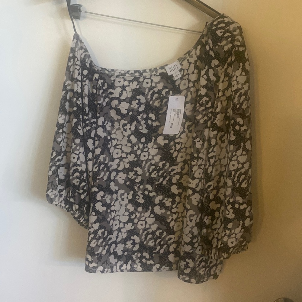 New! Peyton Jensen blouse grey leopard size L one shoulder top